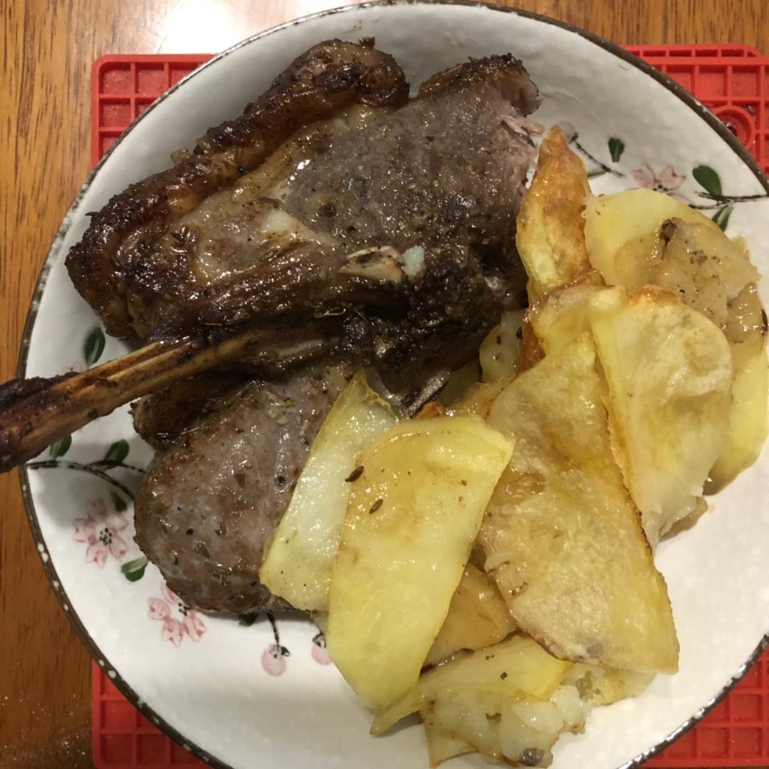 孜然羊排烤土豆
