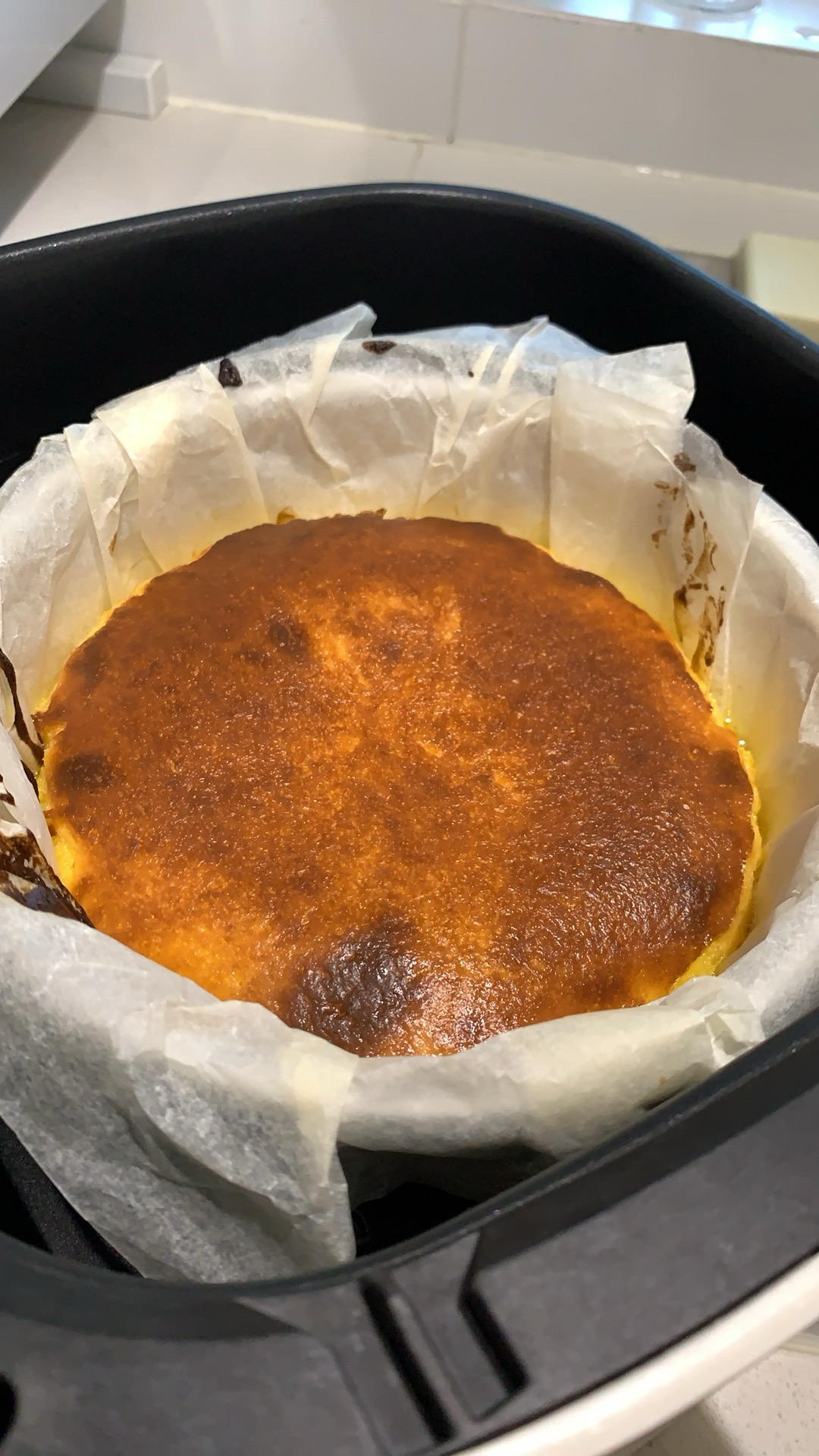 #甜品#烘焙#空气炸锅#🧀巴斯克芝士蛋糕6寸版的做法 步骤9