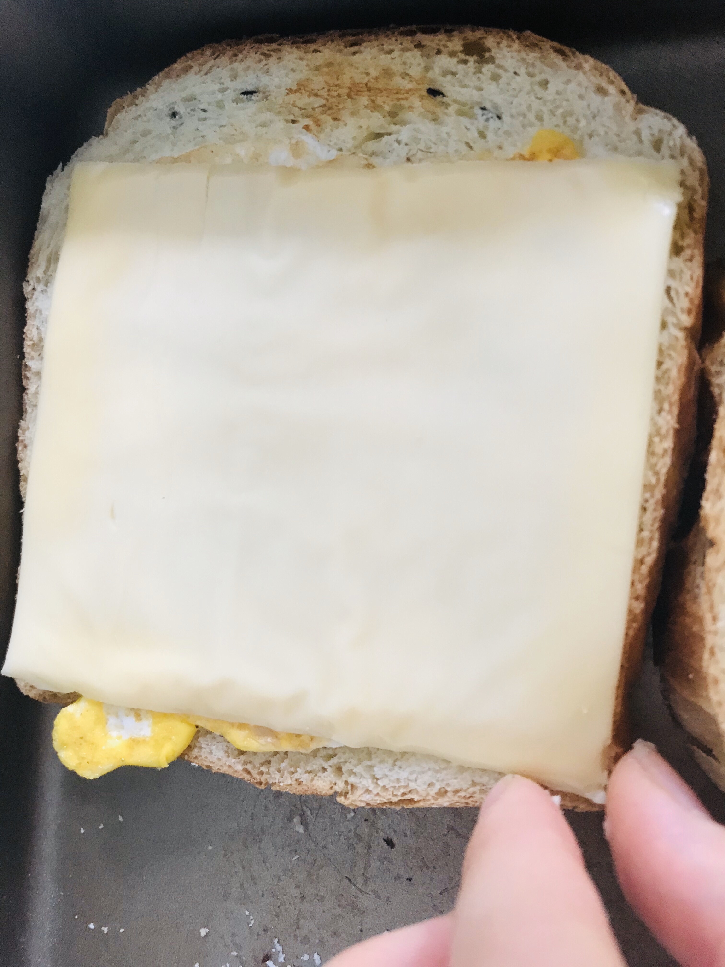 简单营养的包蛋吐司三明治的做法 步骤8