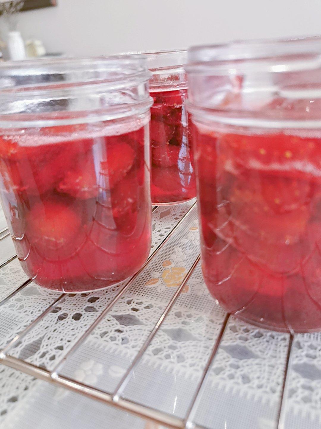 草莓季🍓还在买草莓酱？想不想吃整粒草莓还能保存超长时间透明高颜值的草莓果酱？疫情实现的草莓自由，自己做好吃百倍！（超级详细的视频步骤）