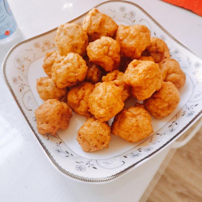 炸猪肉丸子