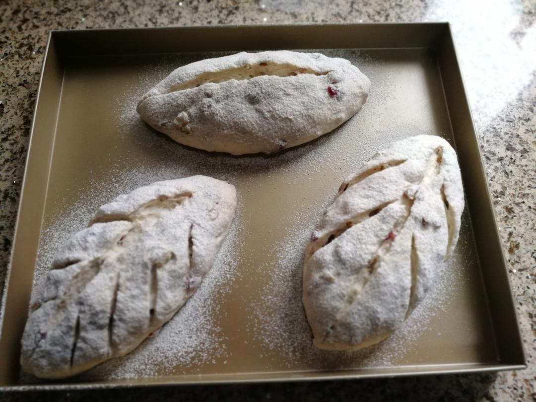 全麦核桃蔓越莓欧包（附整形详细手法）