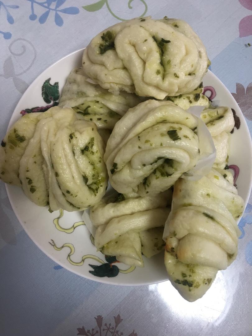 碧波荡漾葱油花卷｜附葱花不变黄小技巧