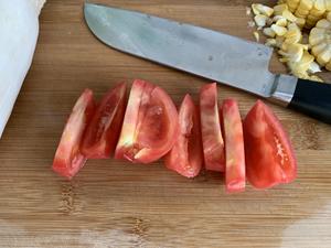 简单一人食-番茄杏鲍菇汤面的做法 步骤2