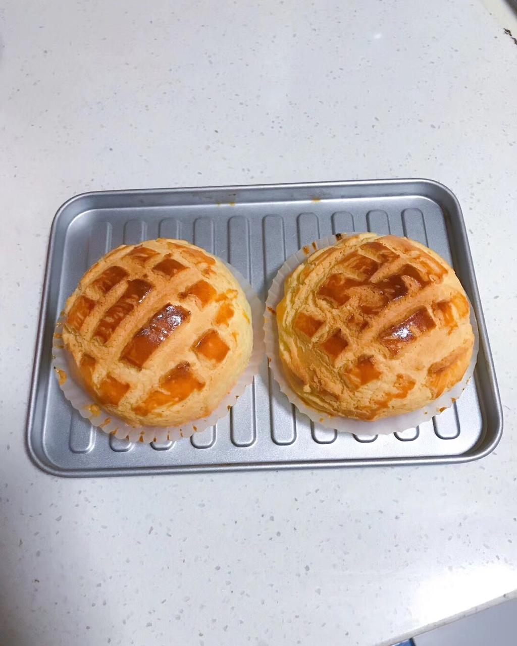 好吃到炸裂的港式菠萝包（附带制作酥皮的小视频）