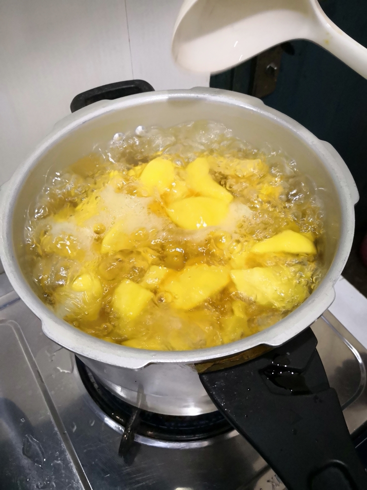 黄桃糖水罐头的做法 步骤4
