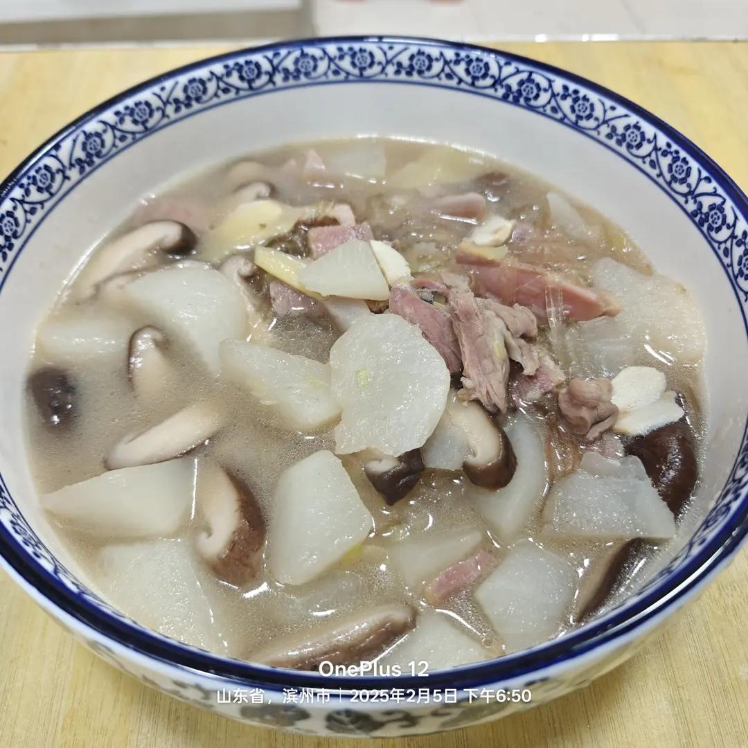 【火腿萝卜香菇汤】