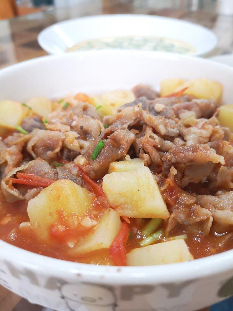 汤汁浓郁，番茄土豆肥牛锅
