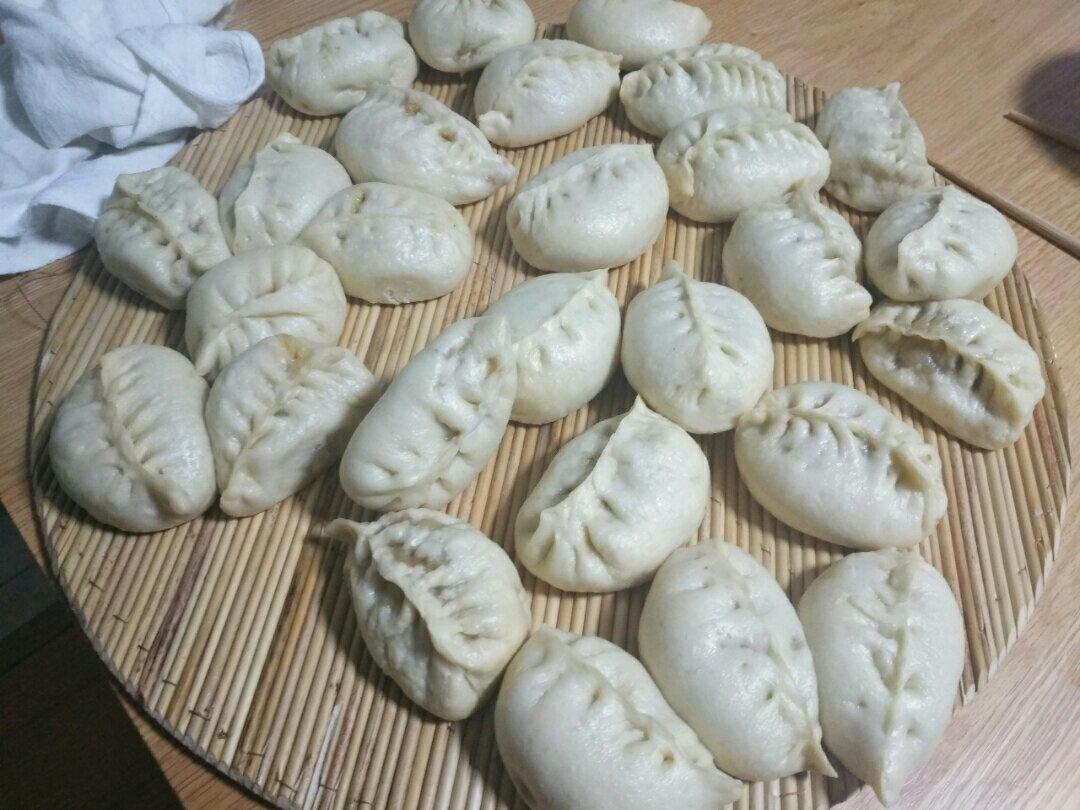 横河水花做的胖胖的柳叶包子