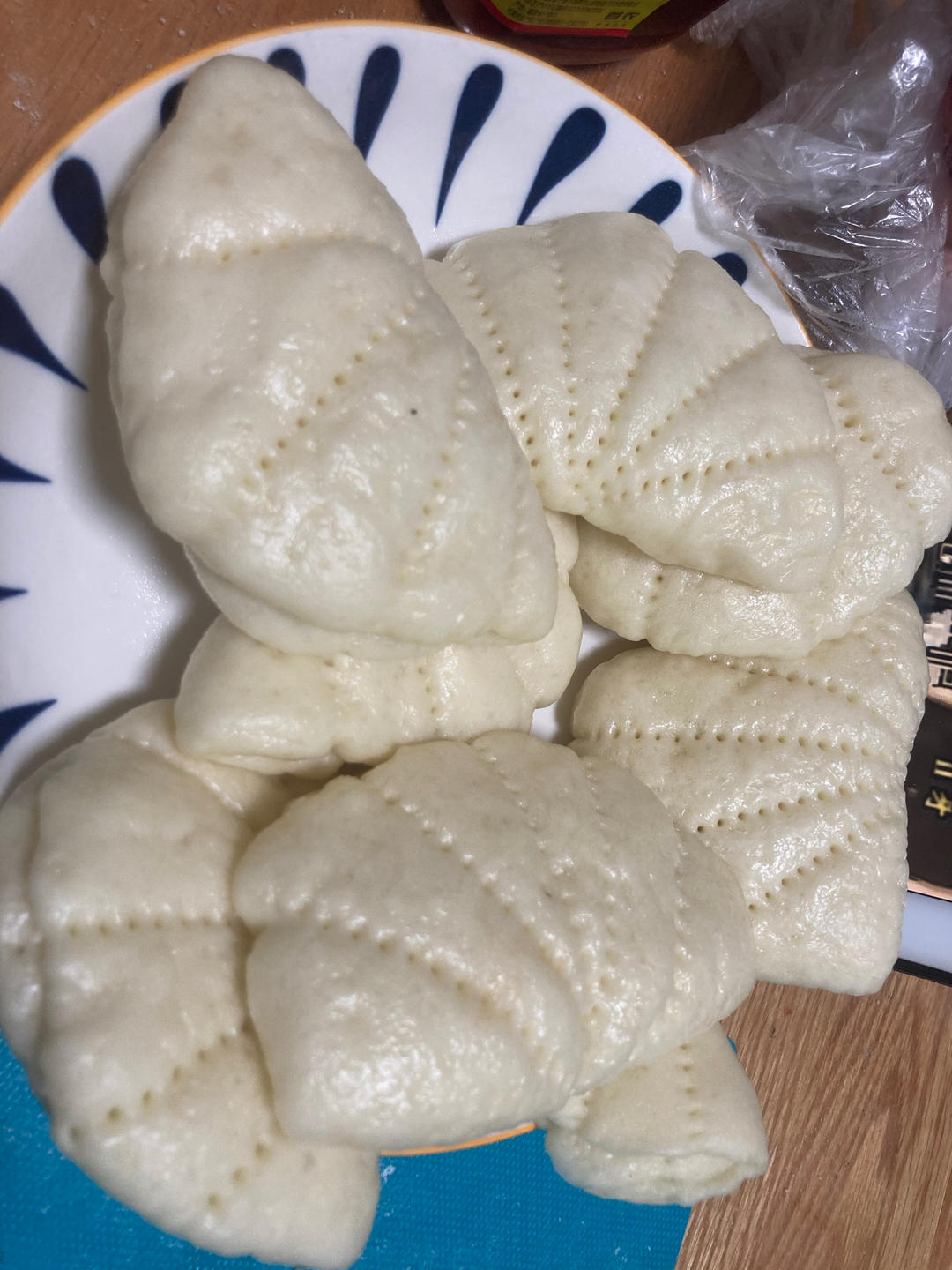 荷叶饼夹（晚上睡前和面团，早上起来蒸的荷叶馒头饼，夹点菜，超好吃😋）
