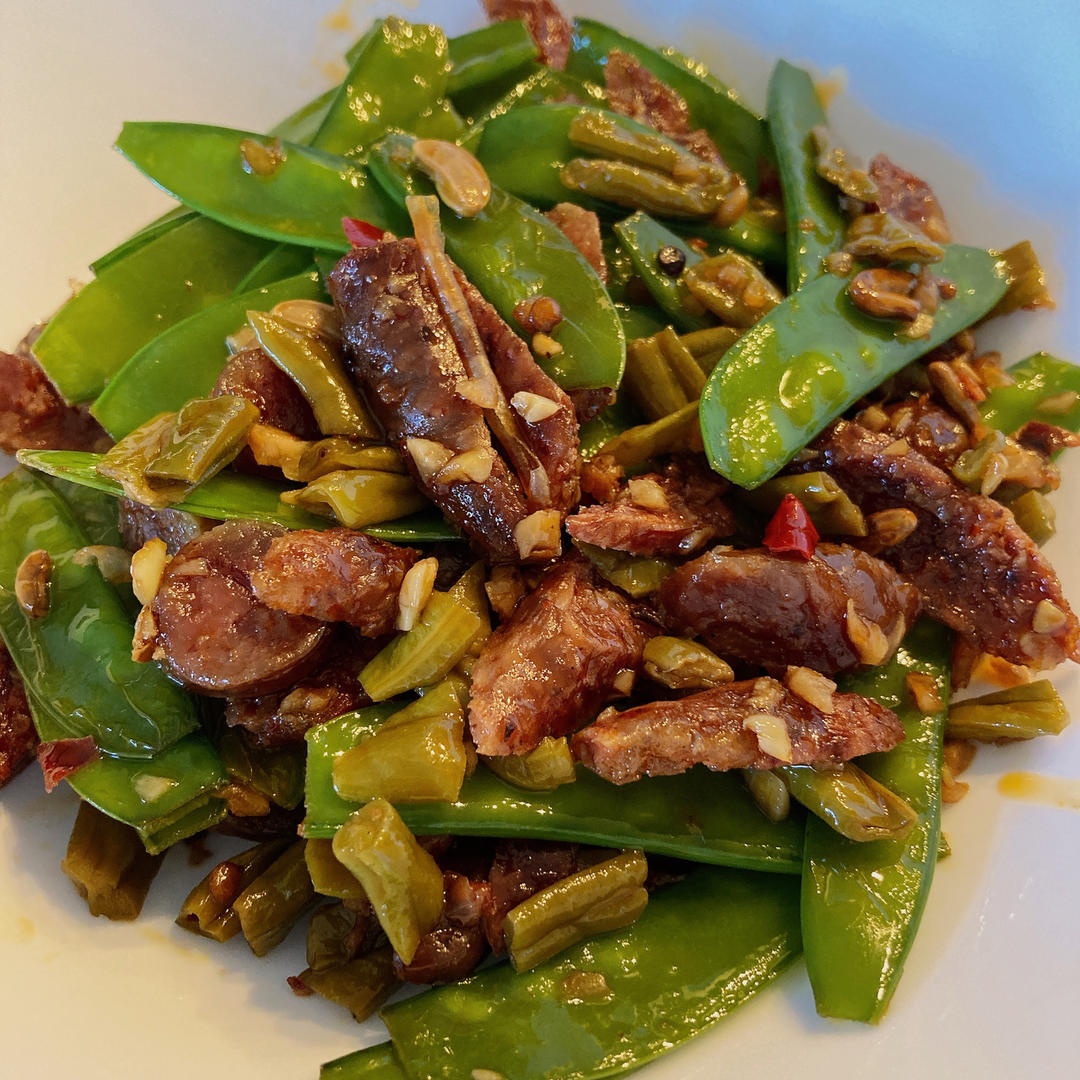 无比简单的荷兰豆炒腊肠，营养又好吃～！