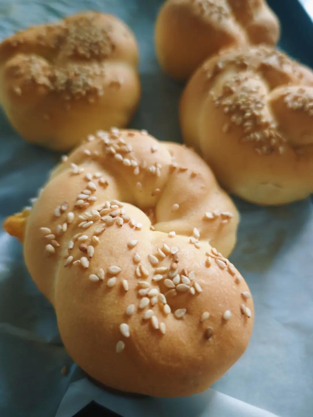 每一口都有惊喜的葡萄干面包圈