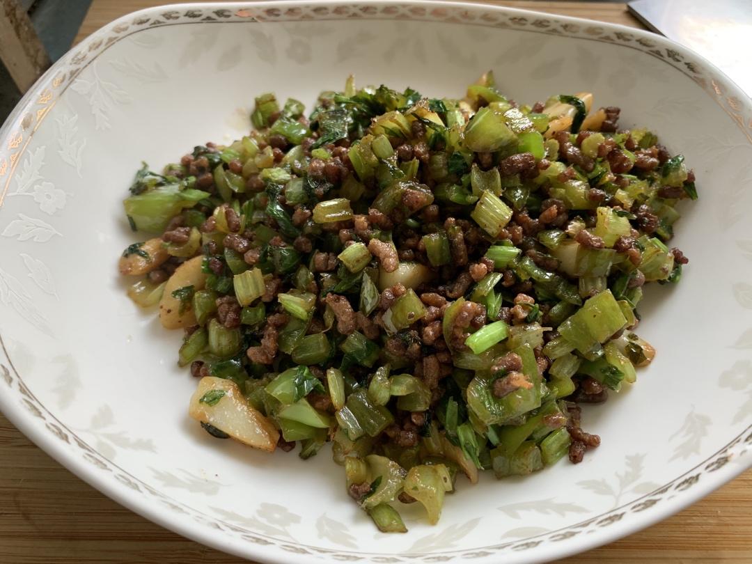 米饭杀手｜芹菜粒炒牛肉末
