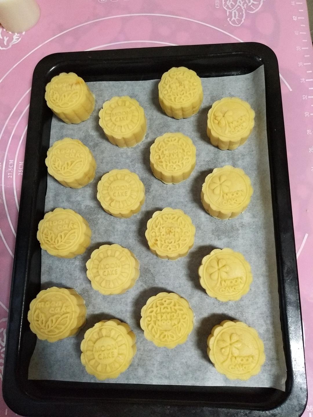 酥皮奶黄月饼