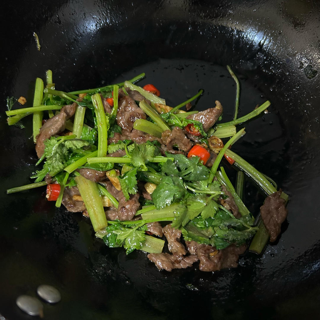 小炒黄牛肉，肉嫩味香！太好吃了简直是米饭杀手！