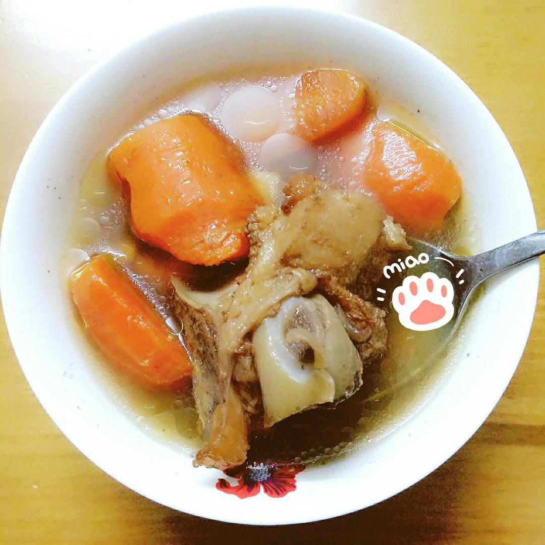 胡萝卜玉米大骨汤