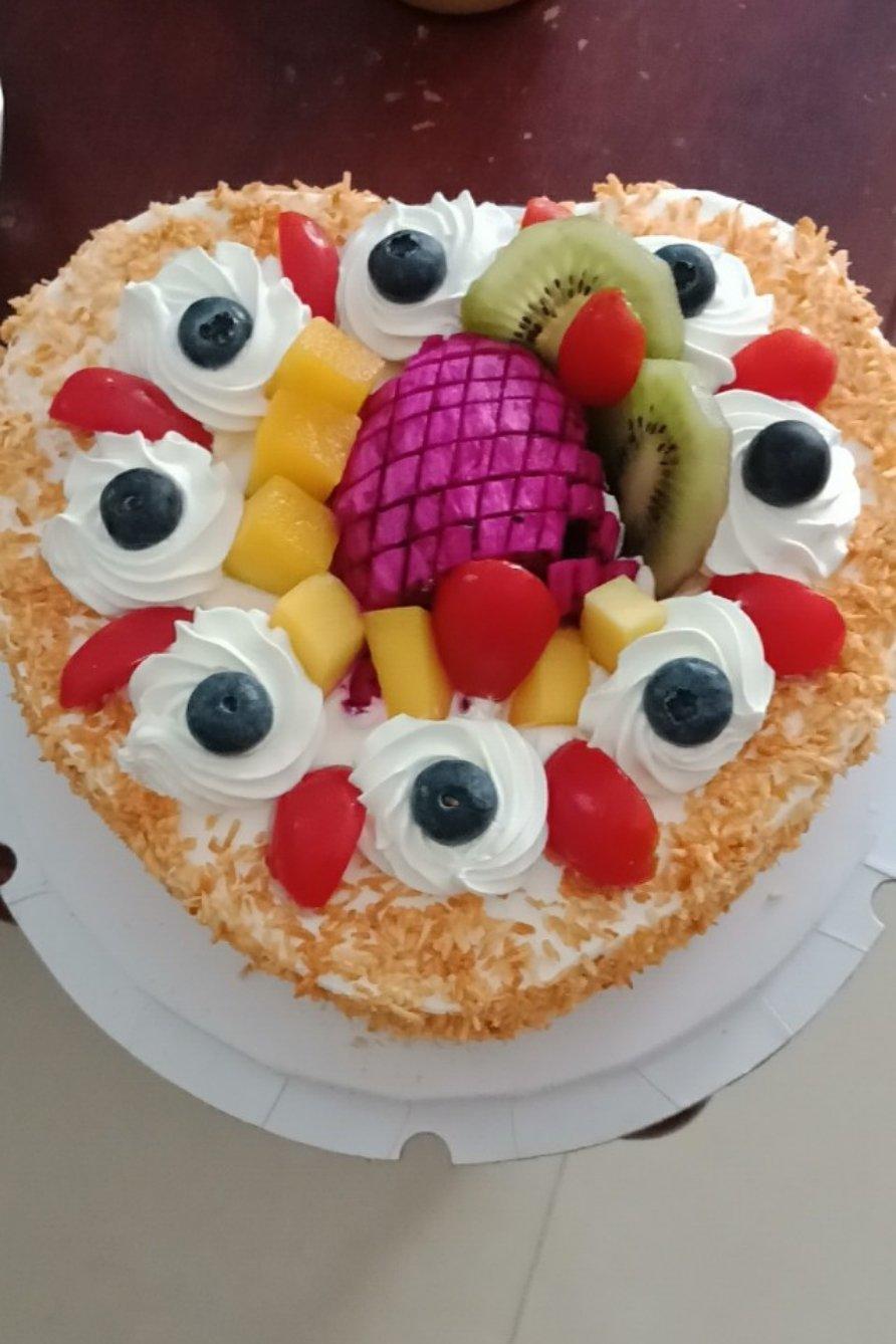 彩虹生日蛋糕