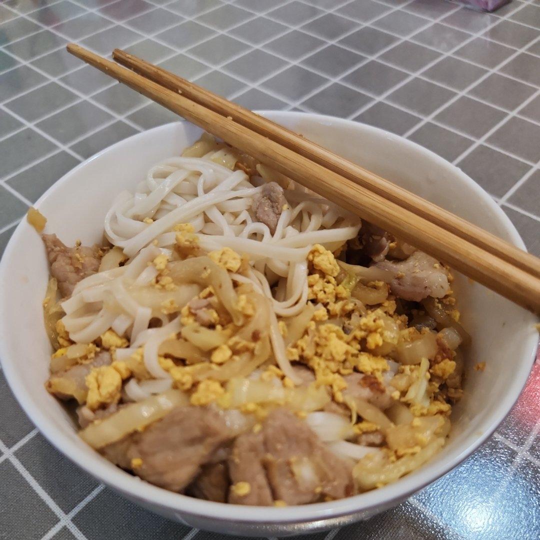 蔬菜鸡蛋肉丝面