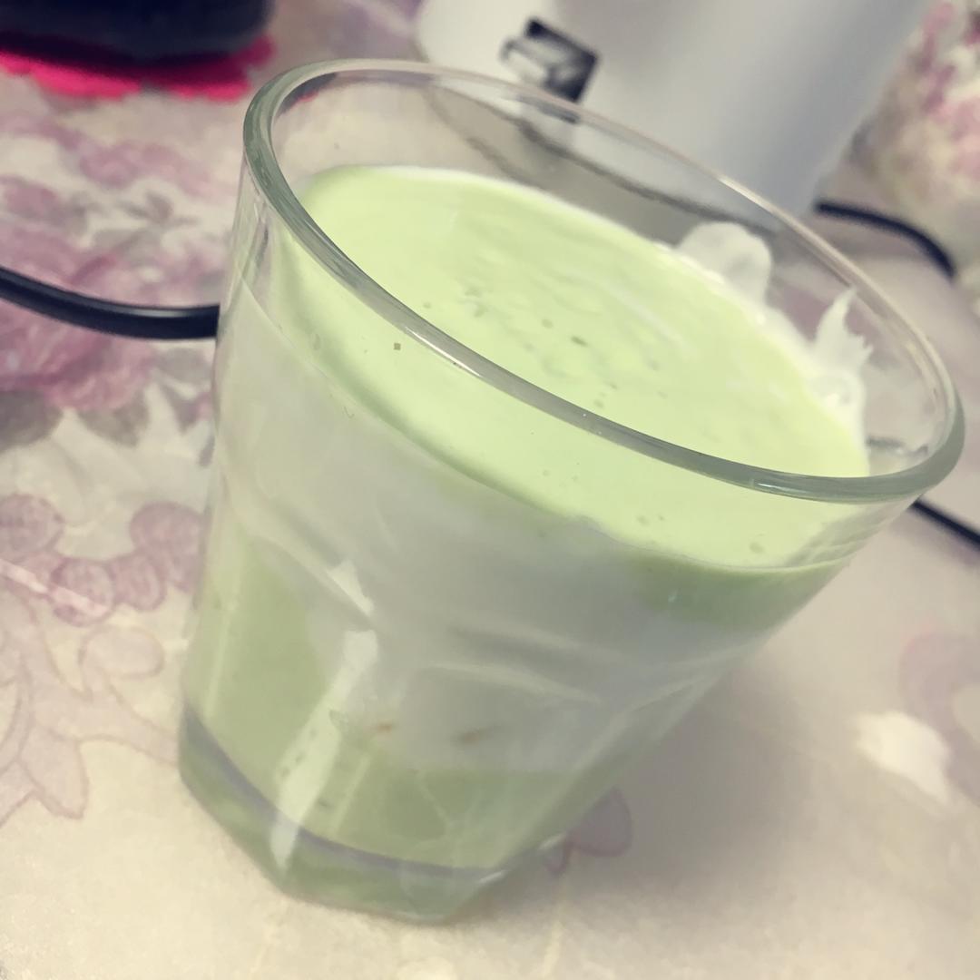 双色牛油果奶昔