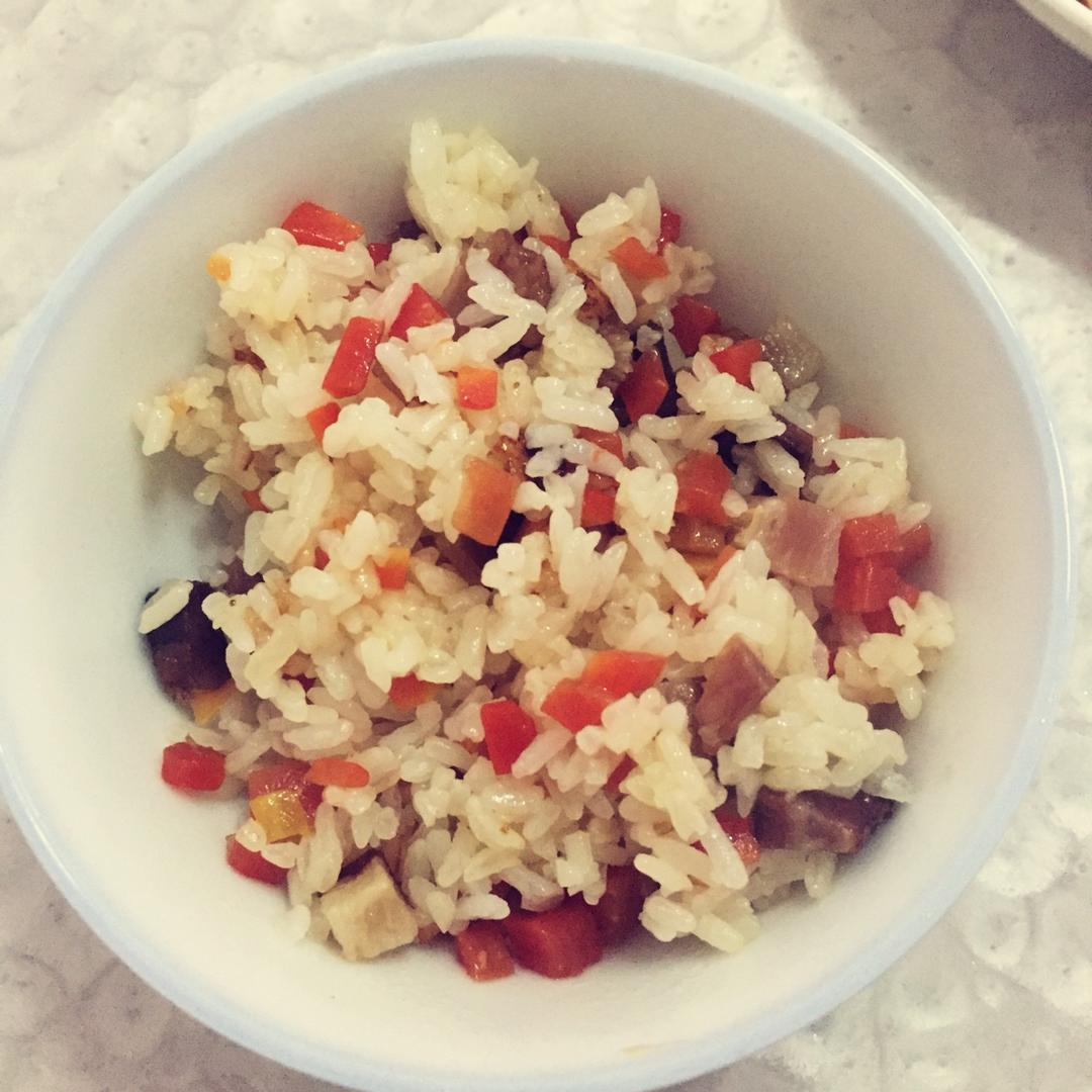 云仔sss做的胡萝卜腊肉饭