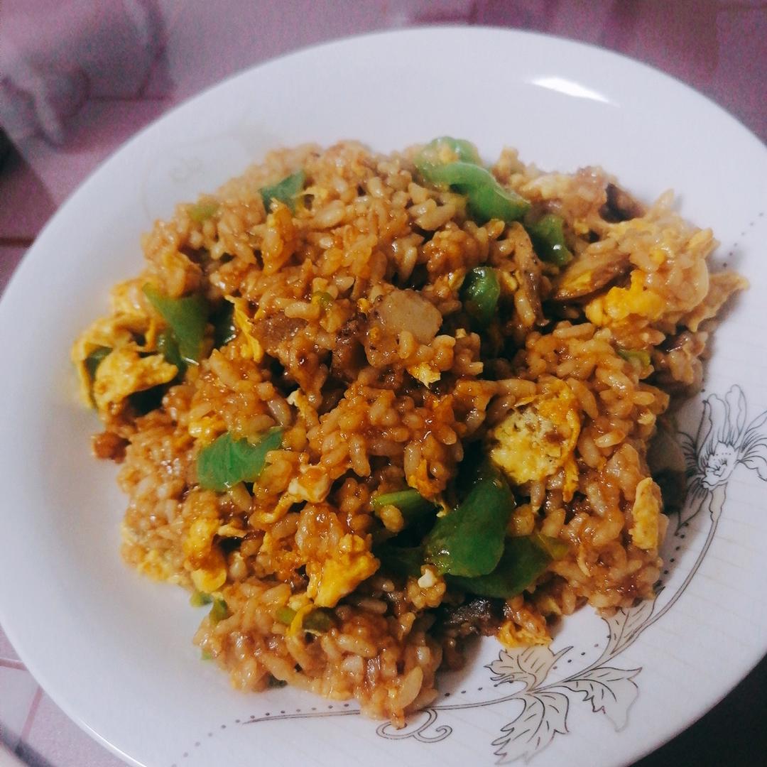 邻居抢着来我家吃土豆香肠炒饭，原来这么香！