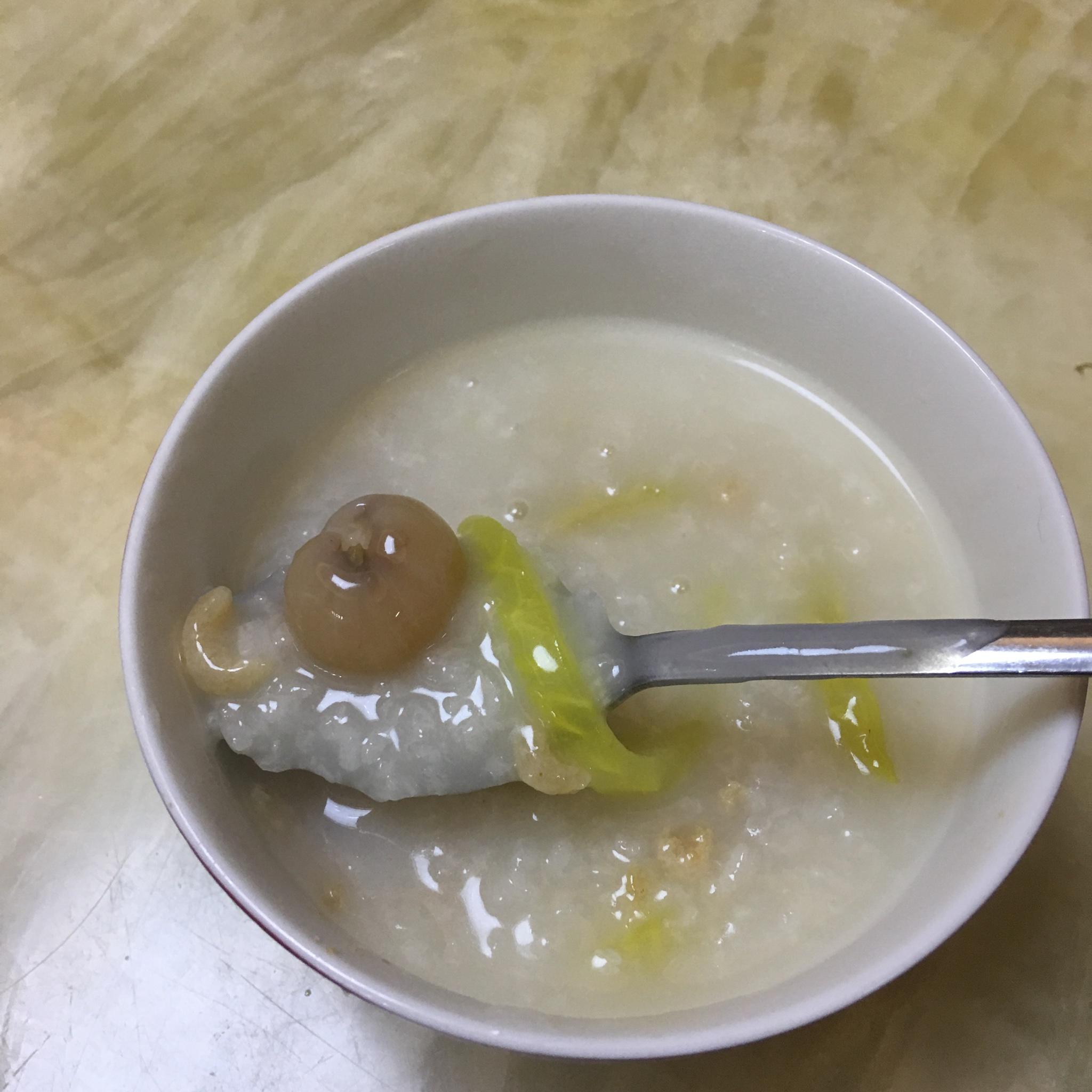 杨桃圆肉虾米粥（健脾开胃粥）的做法