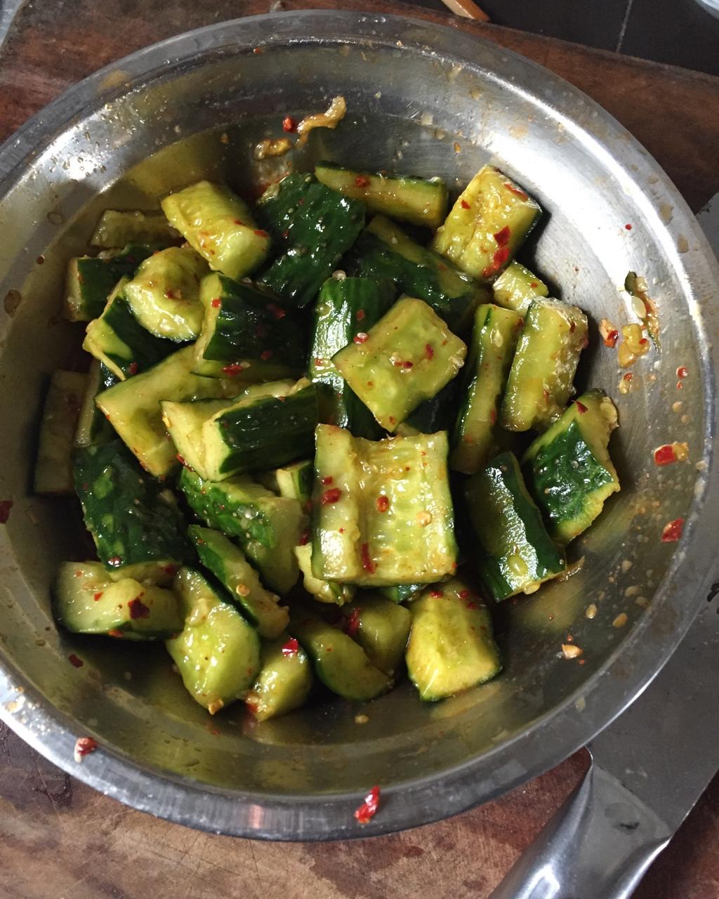 超级好吃的凉拌拍黄瓜