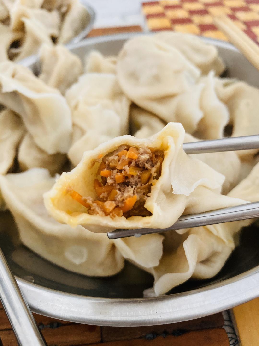 牛肉啥馅饺子好吃_洋葱牛肉饺子馅怎么调好吃_如何调牛肉芹菜馅饺子