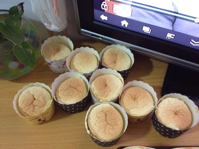 超简单完美戚风蛋糕（6寸2蛋）附打发、翻拌、脱模视频