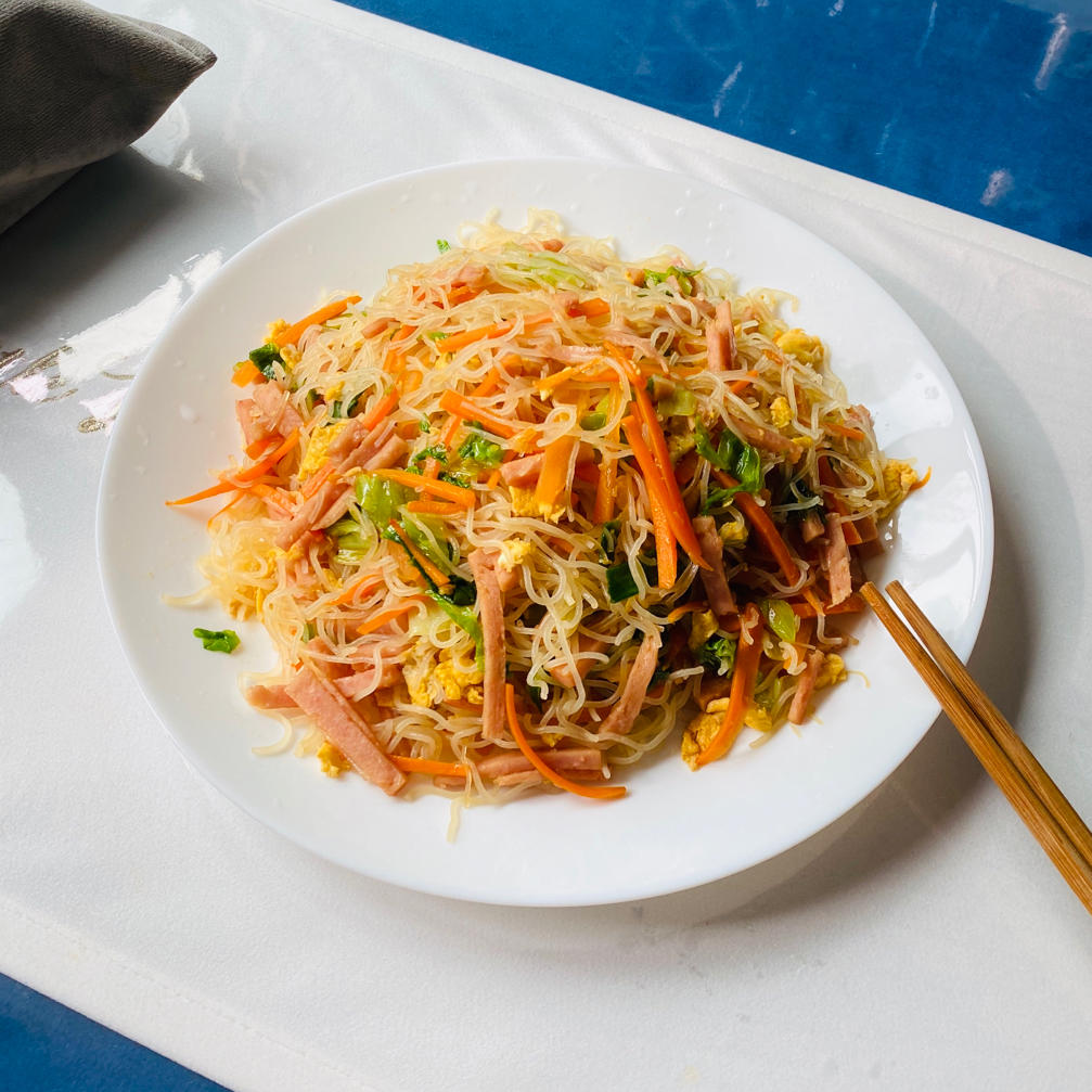 厨师长教你：“鸡蛋炒米粉”的家常做法，满满的小技巧，先收藏了