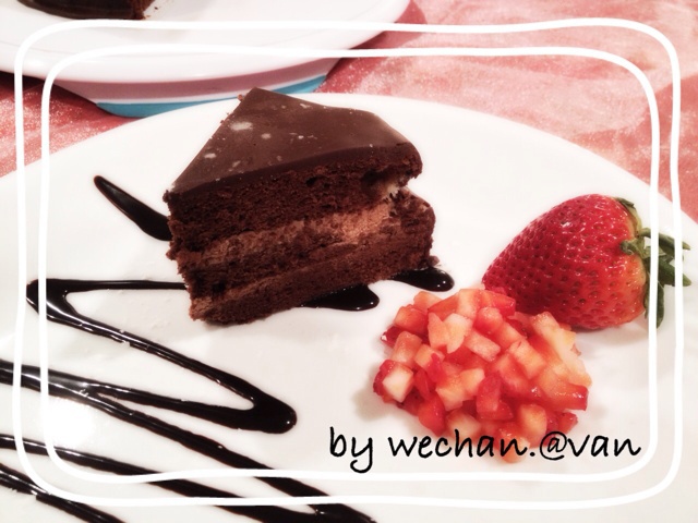 淋酱巧克力蛋糕！