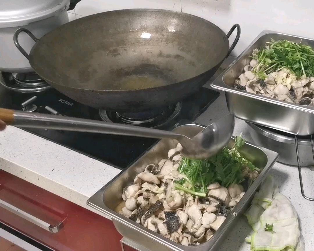 秘制酸菜鱼