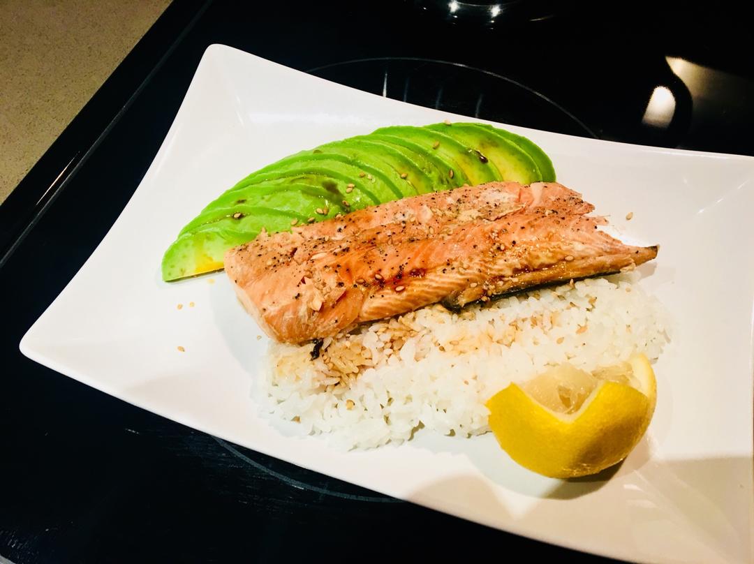 三文鱼牛油果拌饭