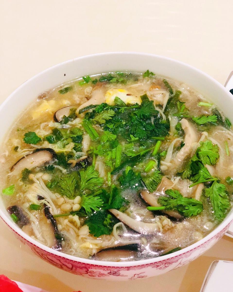 鲜掉眉毛的菌菇汤