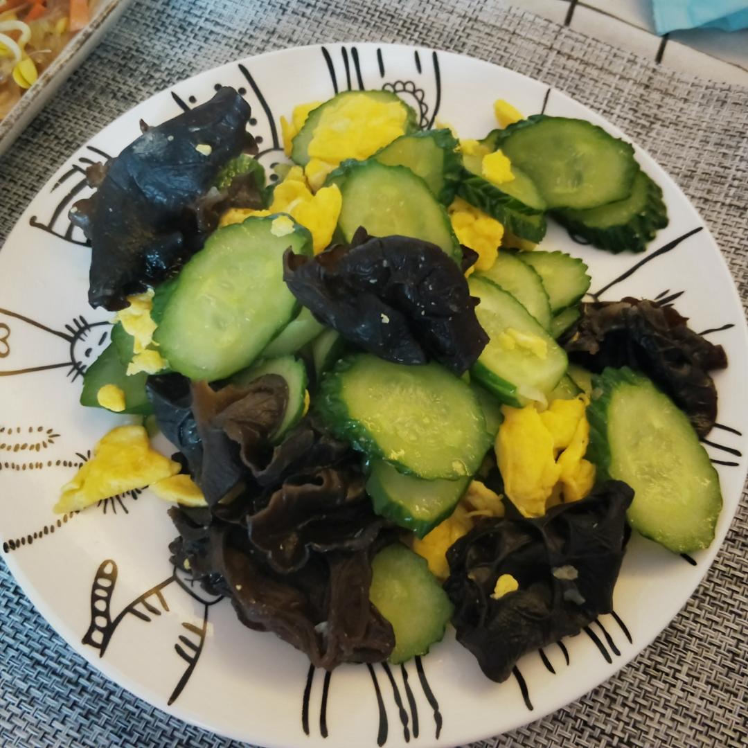 黄瓜木耳炒鸡蛋
