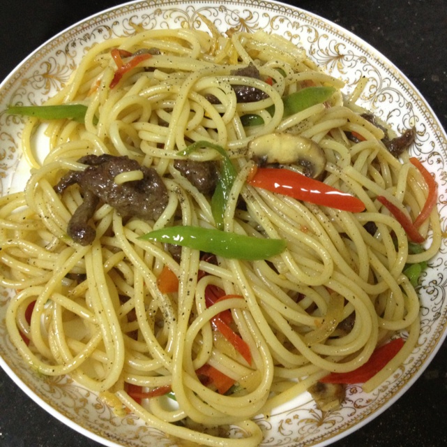 黑椒牛肉炒意大利面