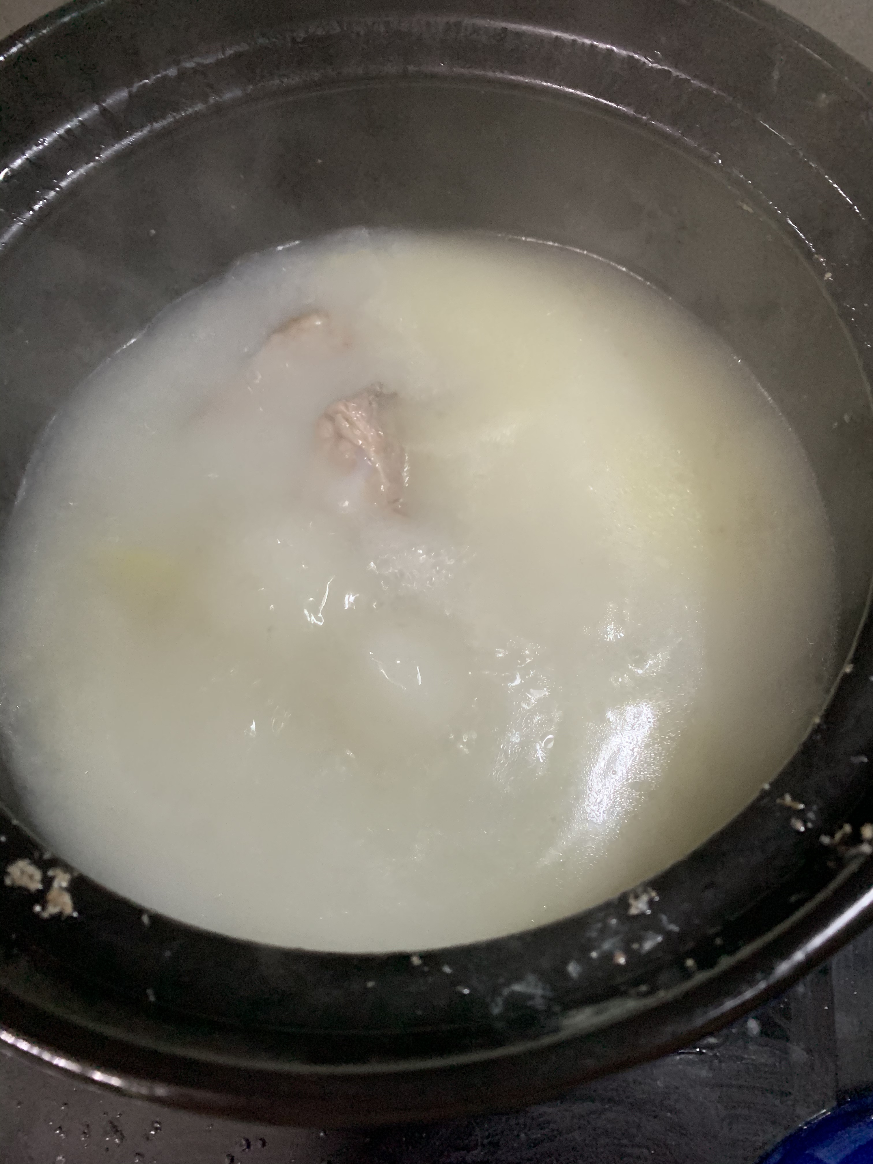 奶白奶白的排骨莲藕汤的做法 步骤5