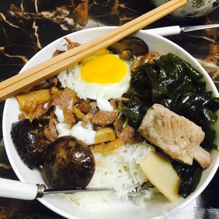 【温泉蛋肥牛盖饭】