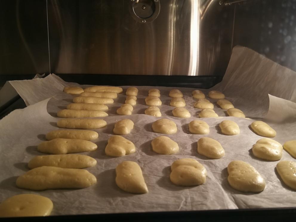 蛋香味甜的手指饼干