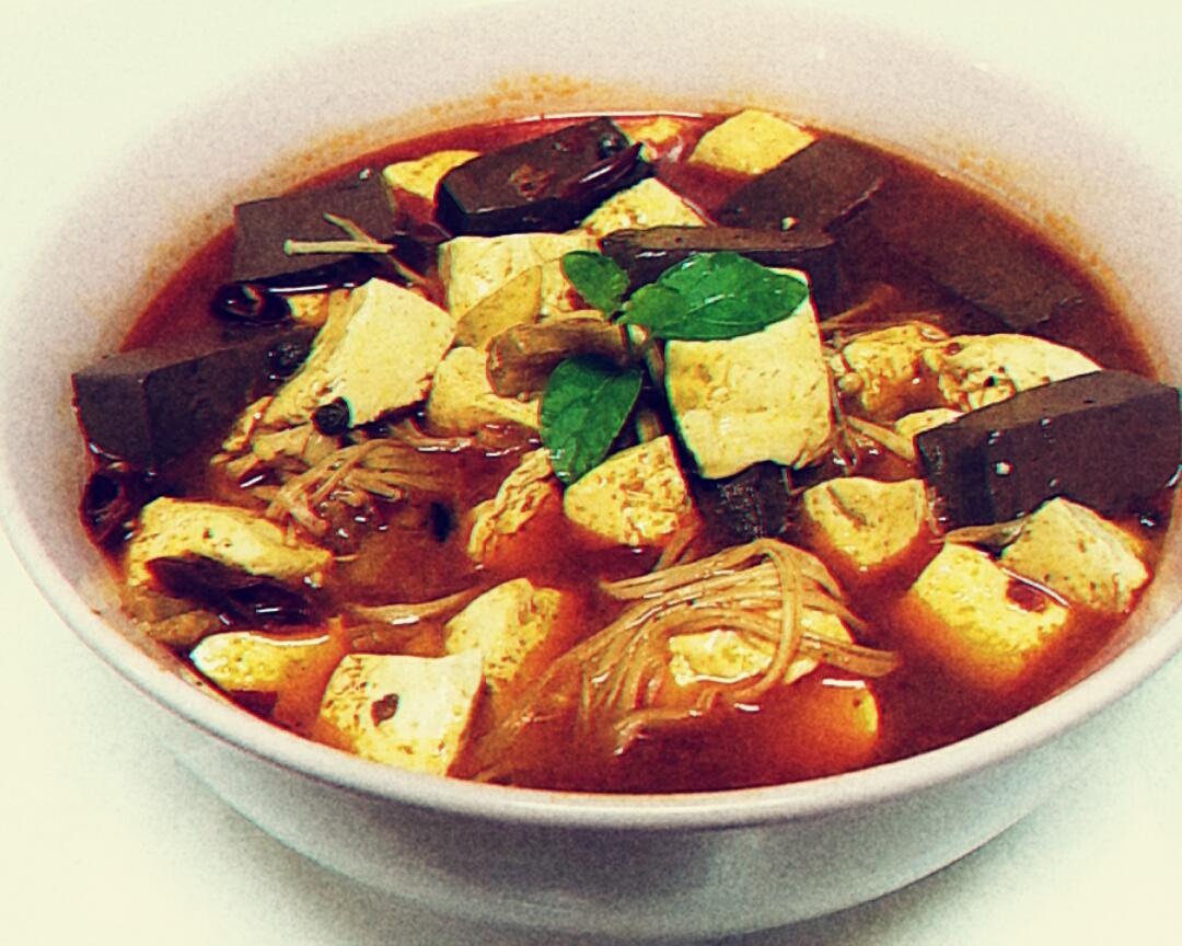 鸭血炖豆腐+金针菇的做法