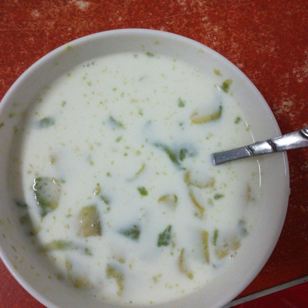 牛油果甜牛奶