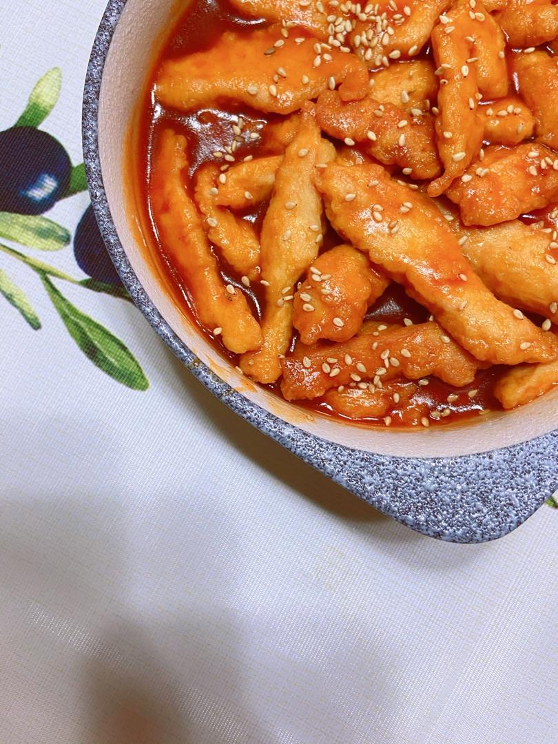 鸡胸肉版糖醋里脊，好吃不腻。大人小孩都喜欢！