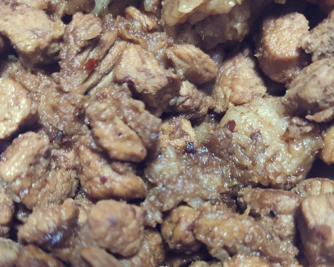 炒猪肉加孜然粉，好像羊肉串的味道