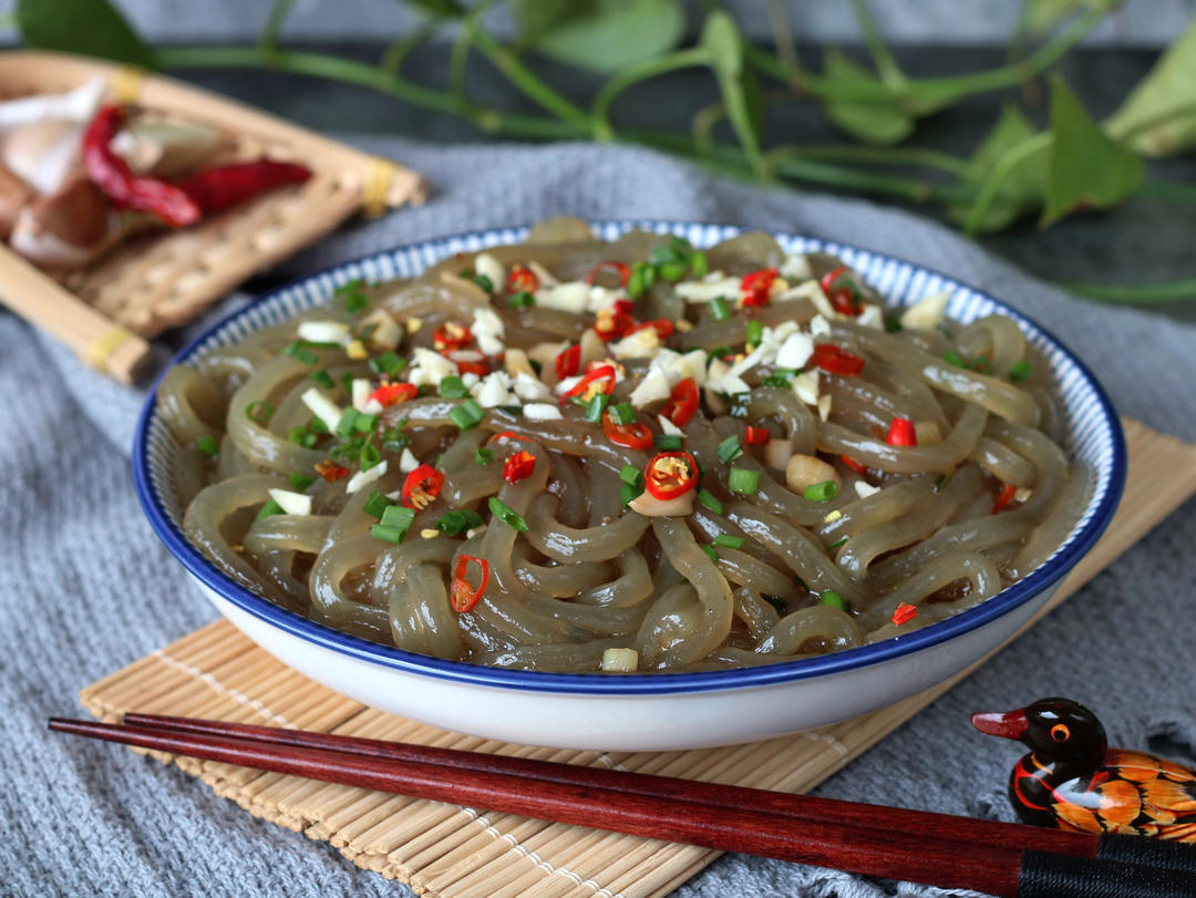 【凉拌红薯粉的做法步骤图,凉拌红薯粉怎么做好吃】龙宝美食小厨房_下