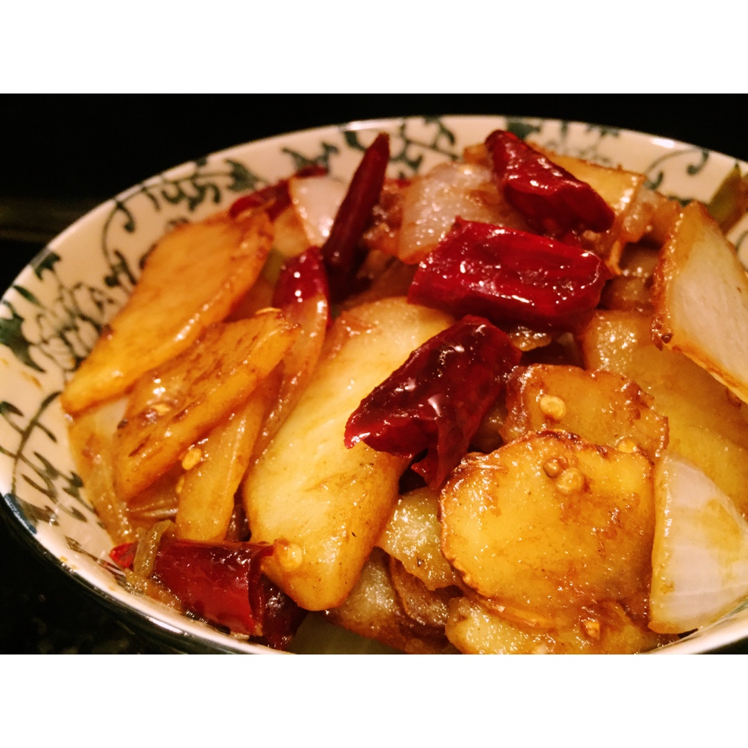边吃边流泪的「孜然土豆片」