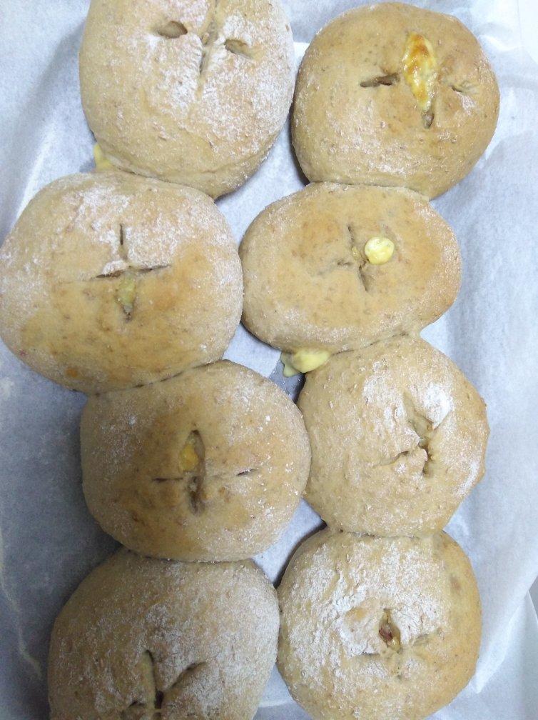 马苏里拉芝士加培根碎的面包 ​ ​​​​