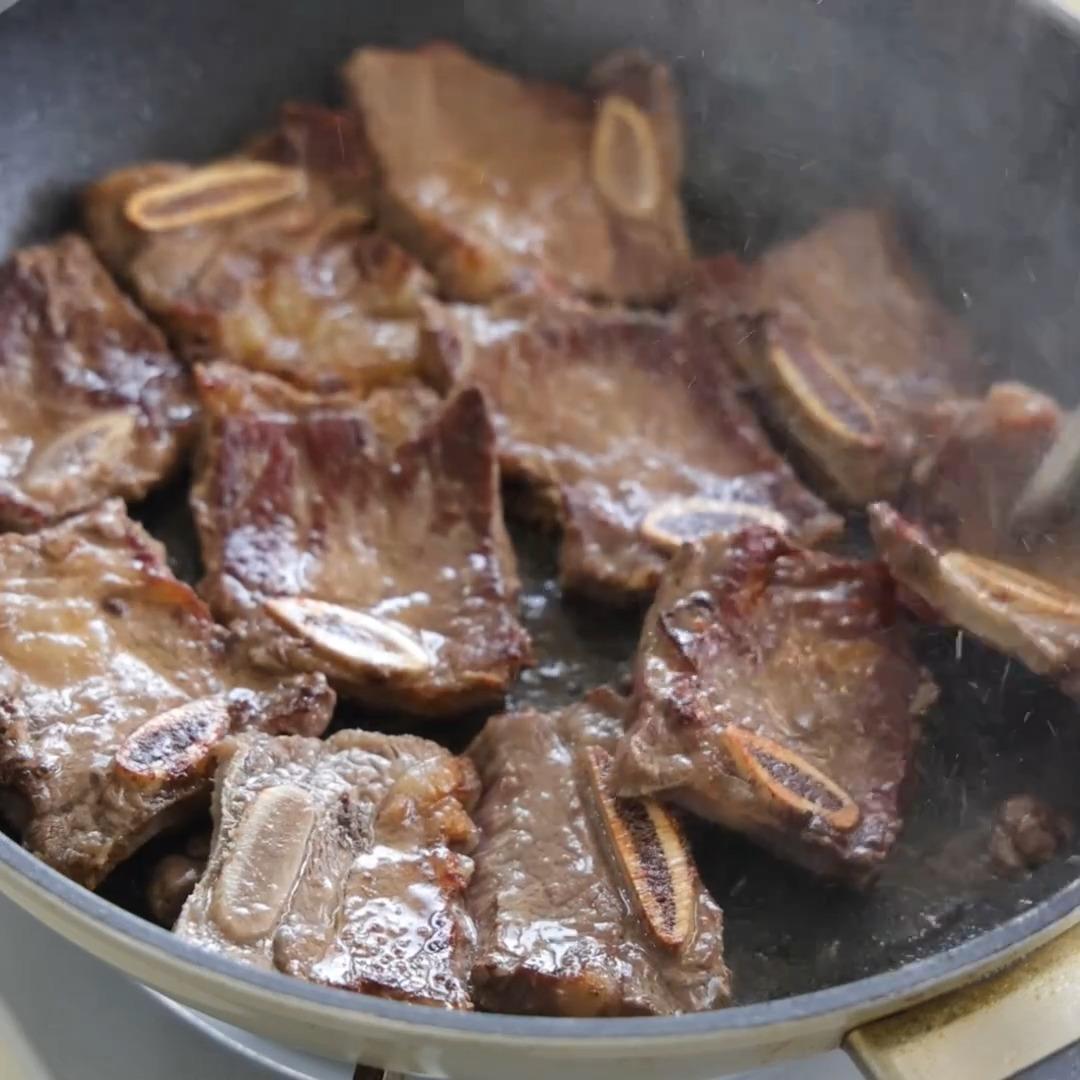 鹽蔥醬牛仔骨的做法 步驟1