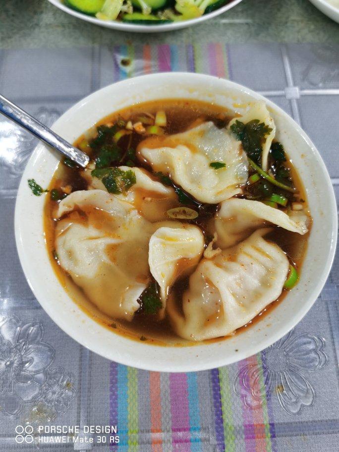 省时又便捷，没人能抗拒这碗酸汤水饺！🥟