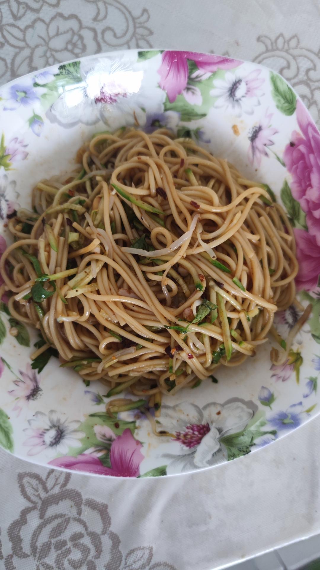 厨师长教你“四川凉面”的做法，地道的川味小吃，先收藏起来咯