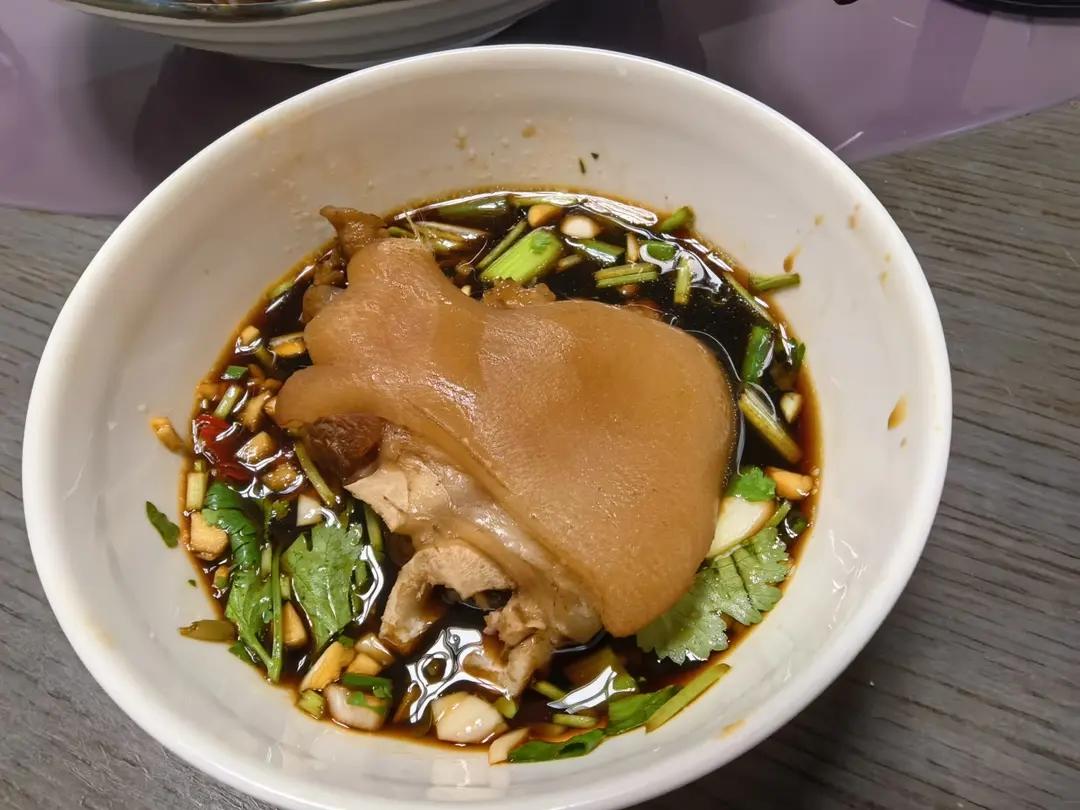 卤猪尾巴